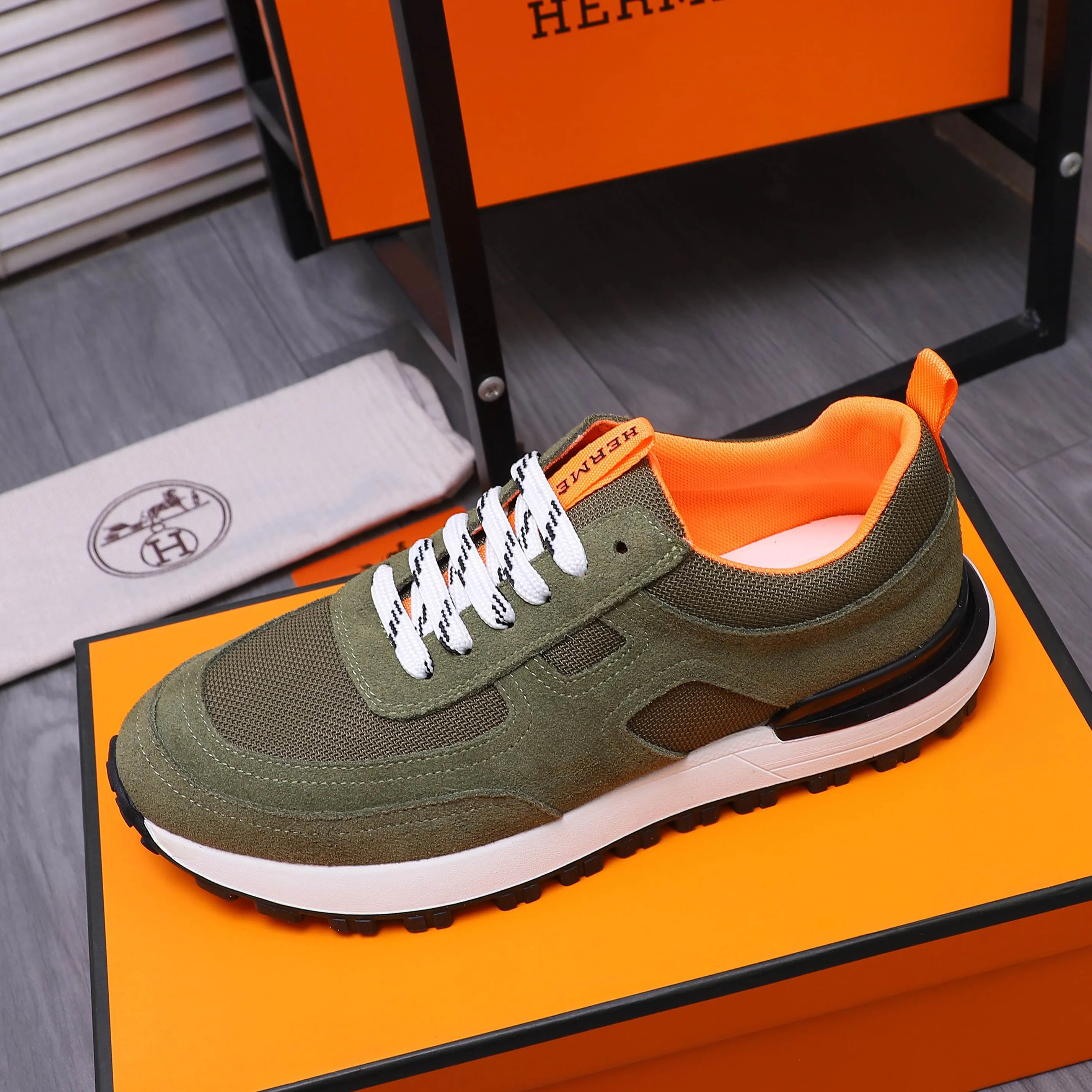 Men's shoes 💰420 Product trademark: HERMES "Hermes" casual shoes Regular size: 38-44 Product materials: Selected frosted cowhide stitching mesh upper Breathable mesh lining Cowhide insole Rubber outsole